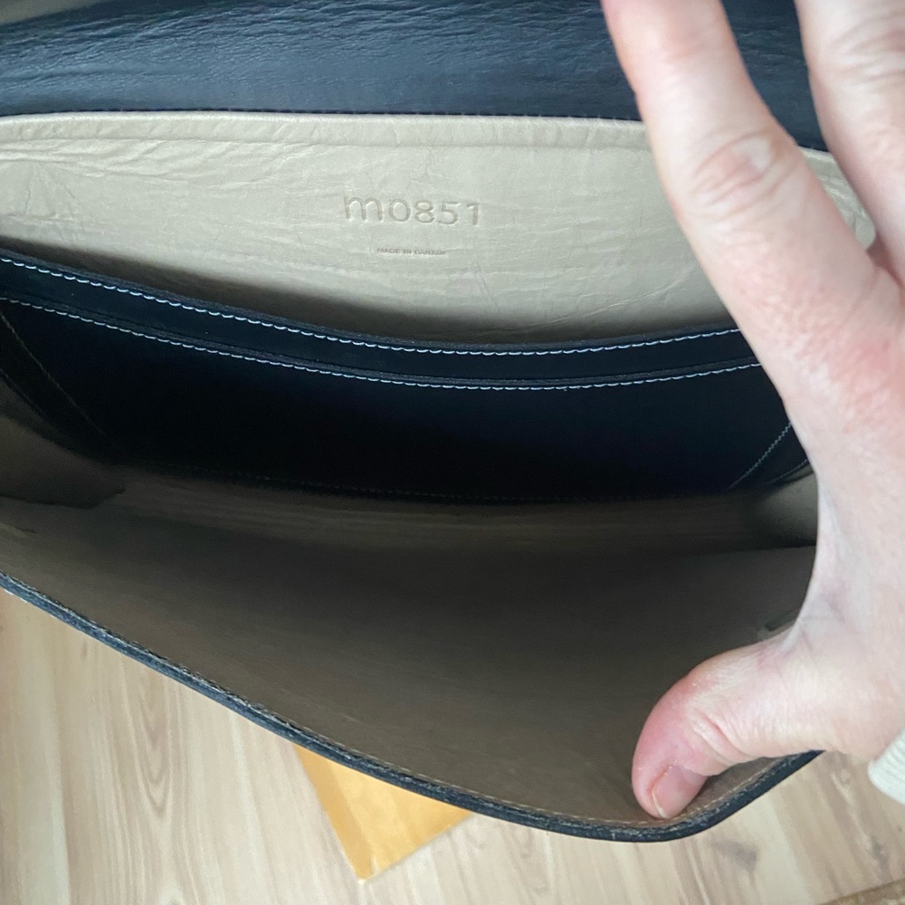 M0851 Elegant Black Leather Messenger Bag - Picture 3 of 11